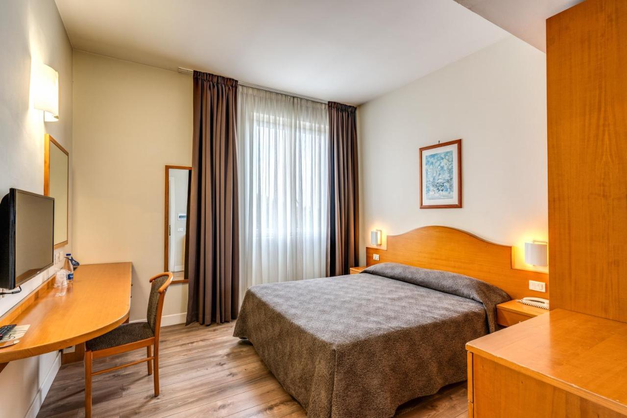 Hotel Isola Sacra Rome Airport Fiumicino Esterno foto
